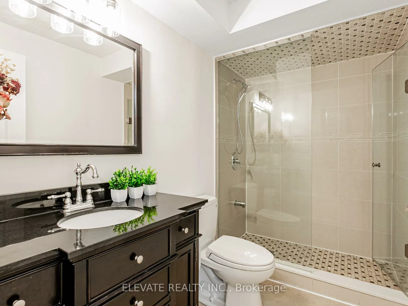 29, Minho, Wychwood, Toronto