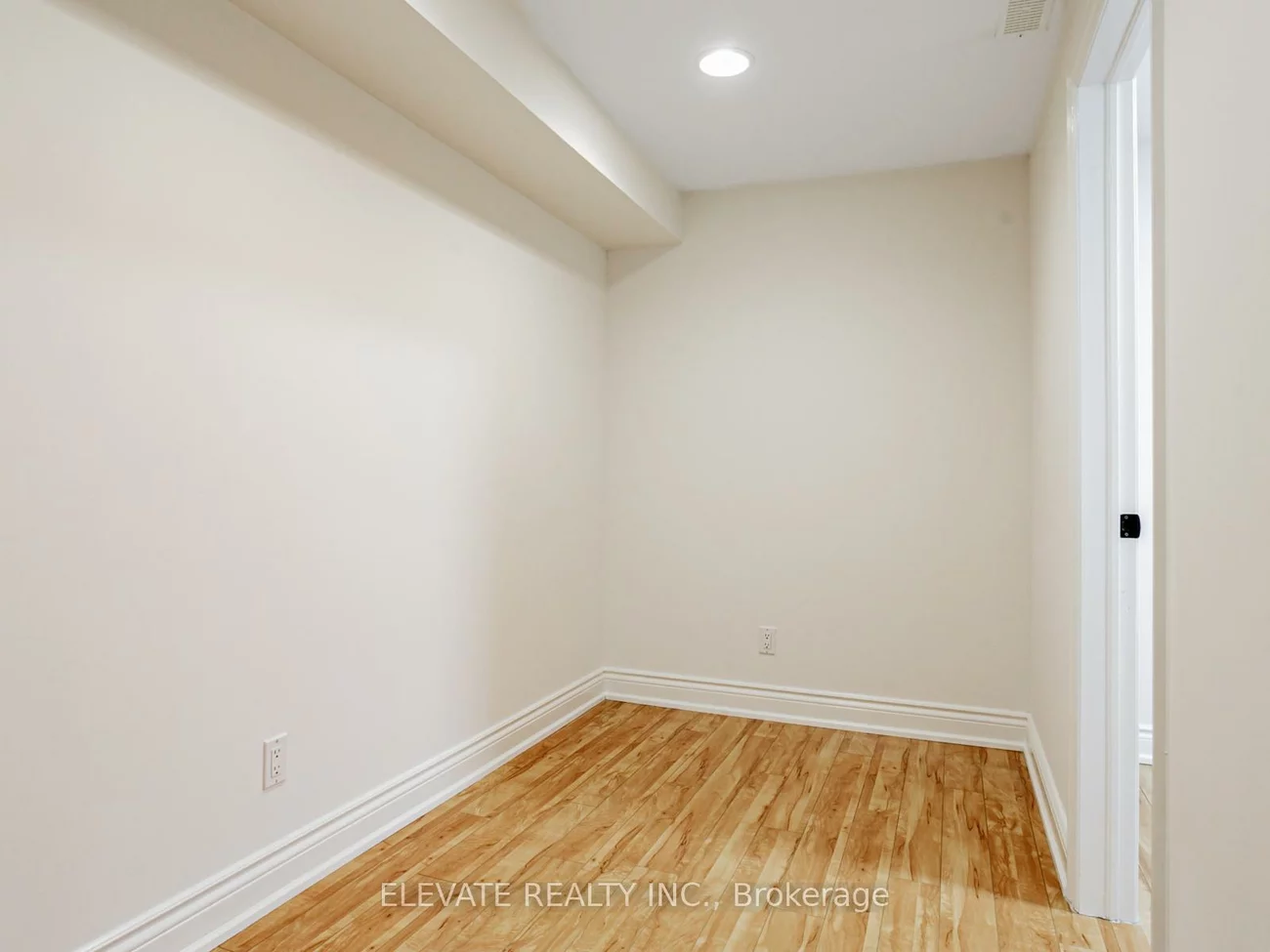 29, Minho, Wychwood, Toronto