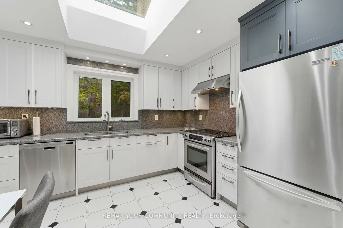 22, Marathon, Newtonbrook West, Toronto