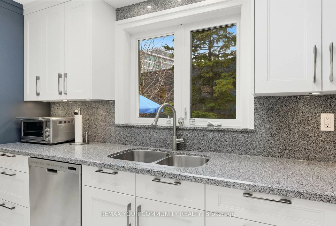 22, Marathon, Newtonbrook West, Toronto