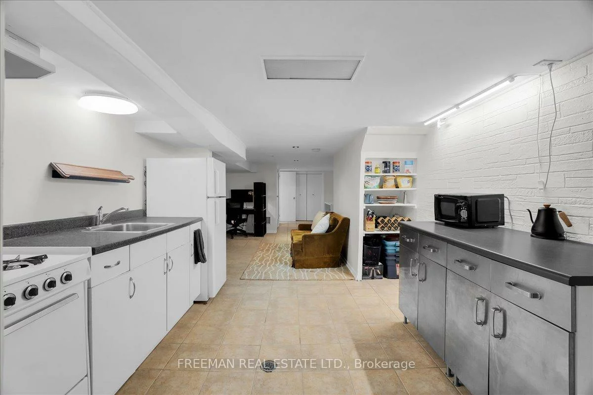 119, Barton, Annex, Toronto