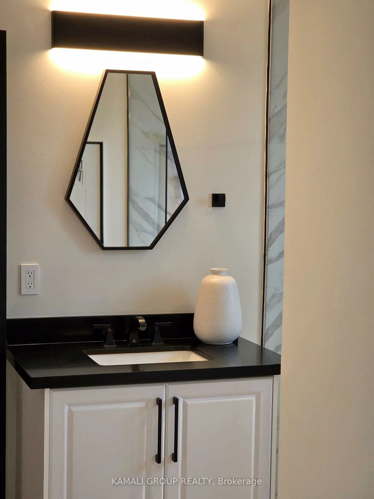 169, Charlton, Newtonbrook West, Toronto