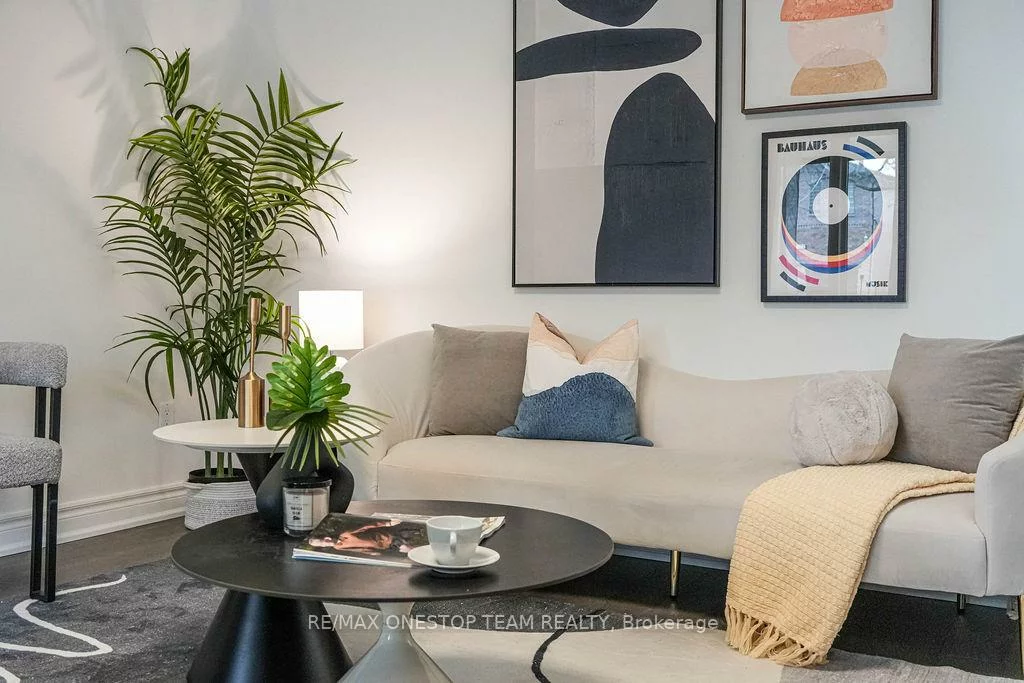 238, Dunview, Willowdale East, Toronto