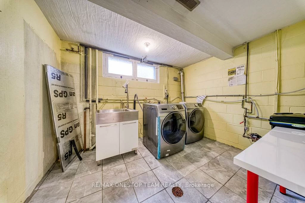 238, Dunview, Willowdale East, Toronto
