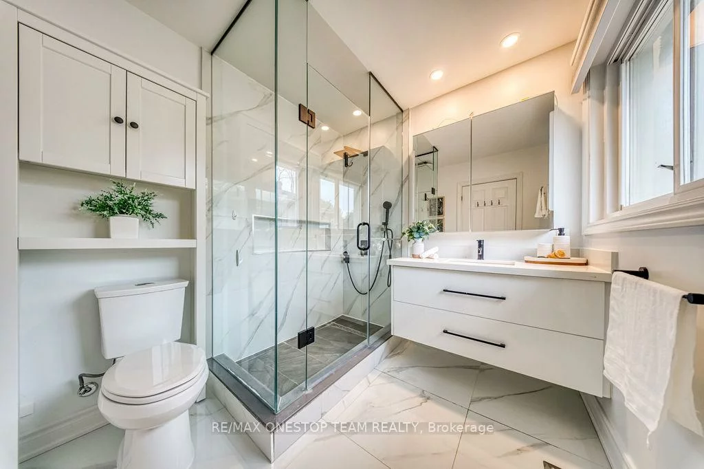 238, Dunview, Willowdale East, Toronto