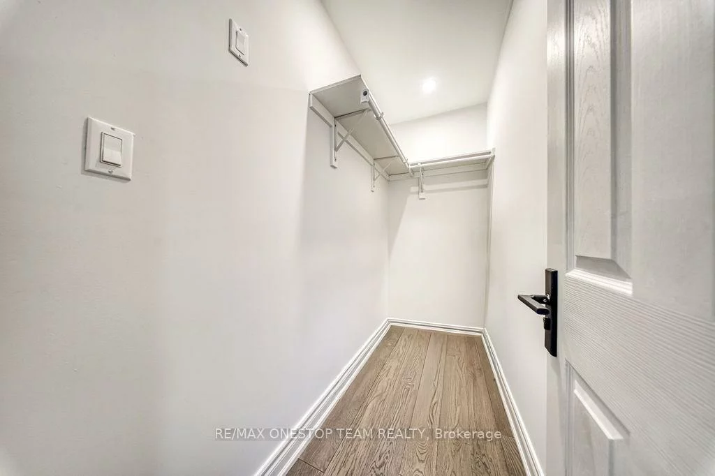 238, Dunview, Willowdale East, Toronto