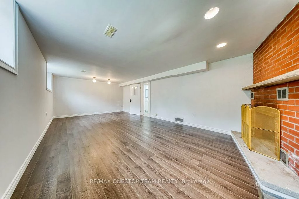 238, Dunview, Willowdale East, Toronto