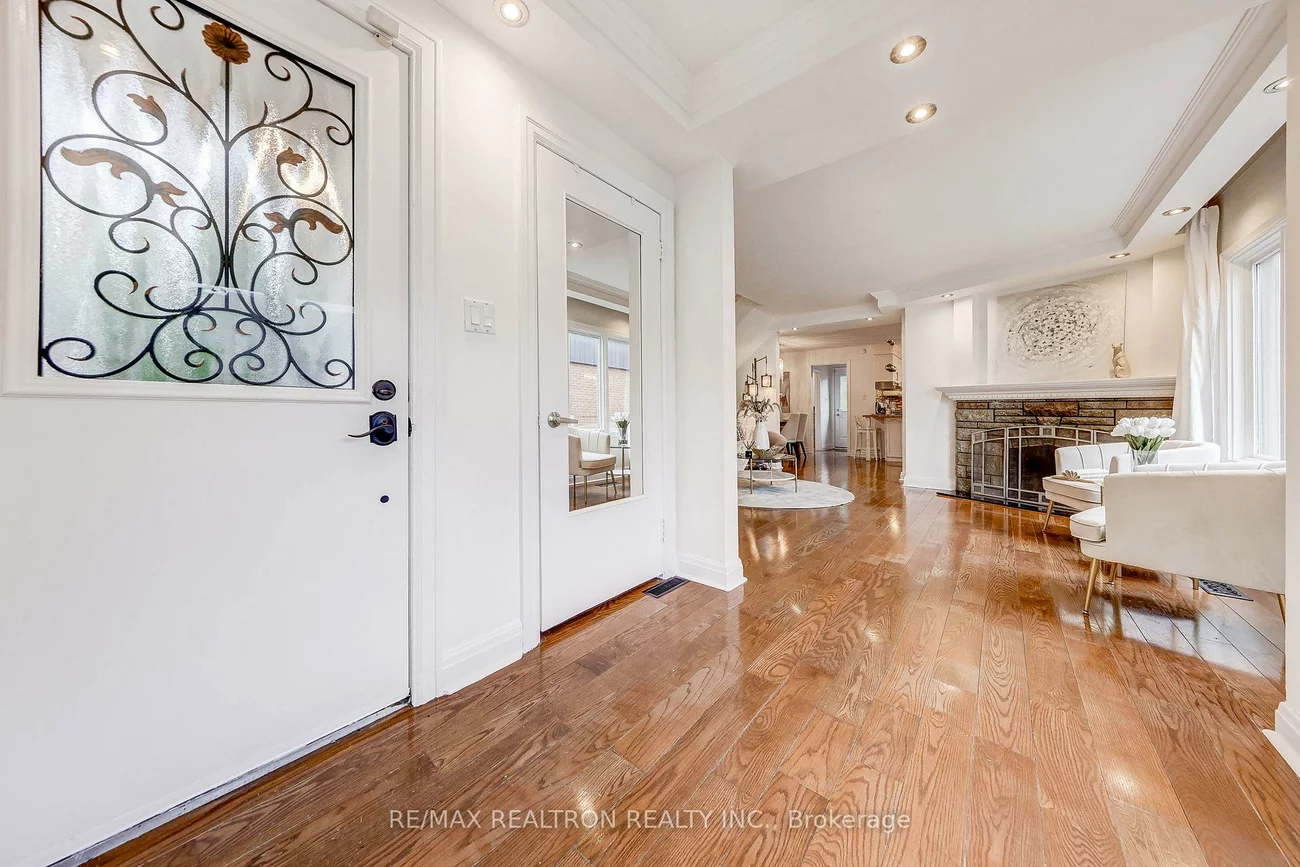 188, Maplehurst, Willowdale East, Toronto