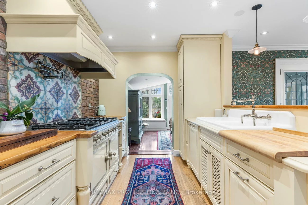 85, Sherwood, Mount Pleasant East, Toronto