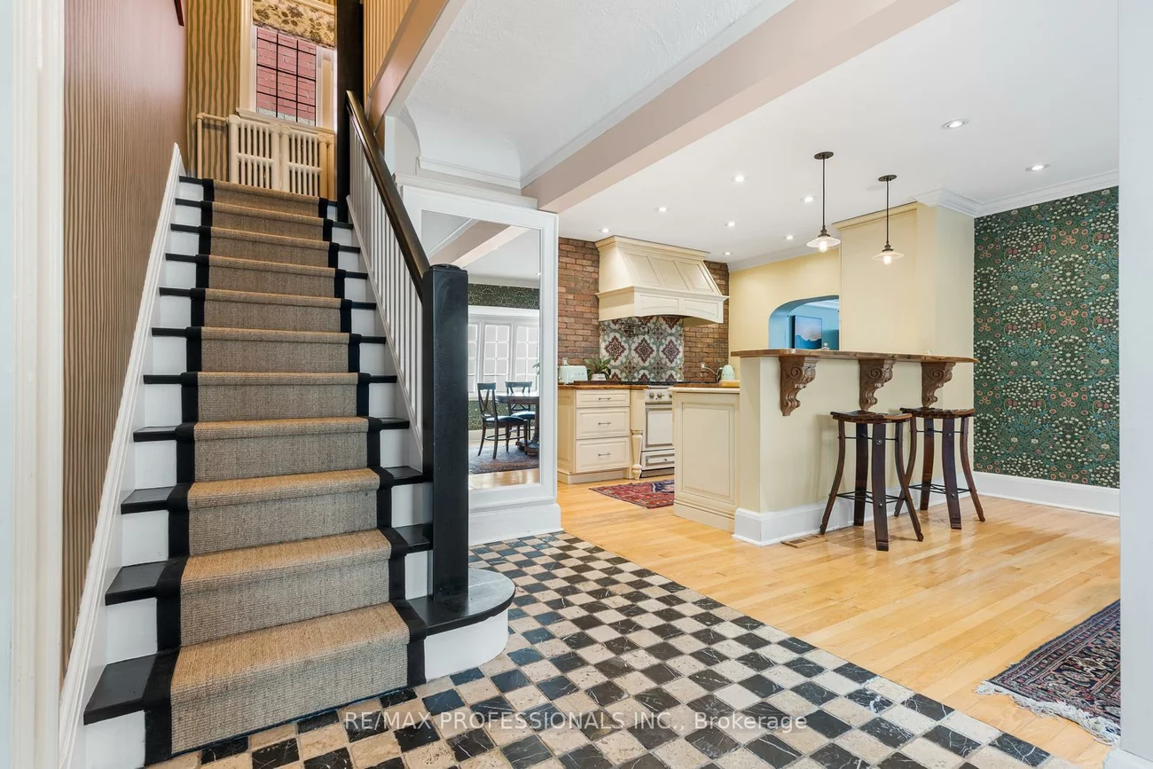 85, Sherwood, Mount Pleasant East, Toronto