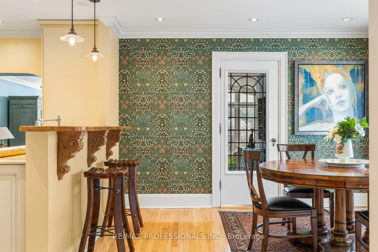 85, Sherwood, Mount Pleasant East, Toronto