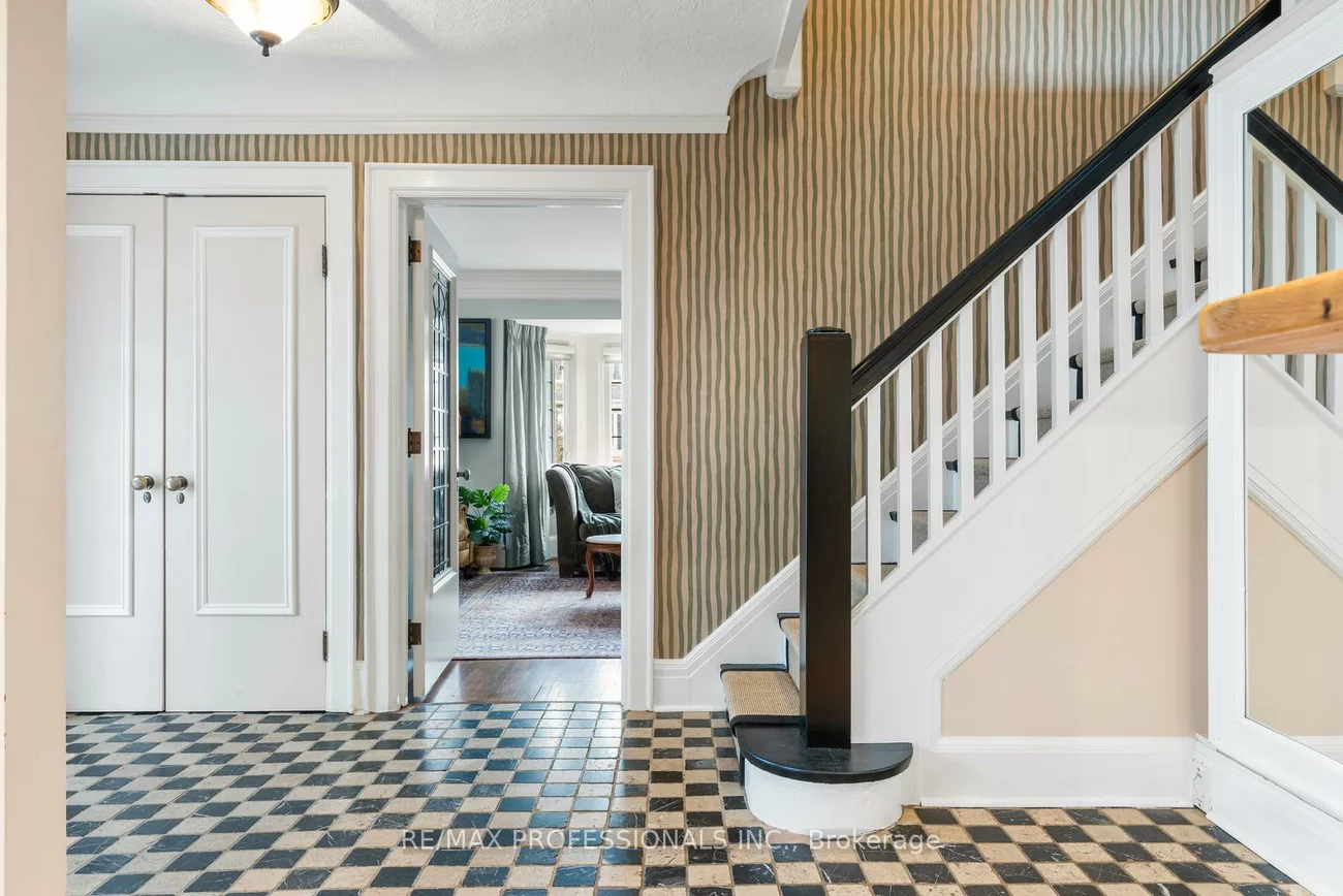 85, Sherwood, Mount Pleasant East, Toronto