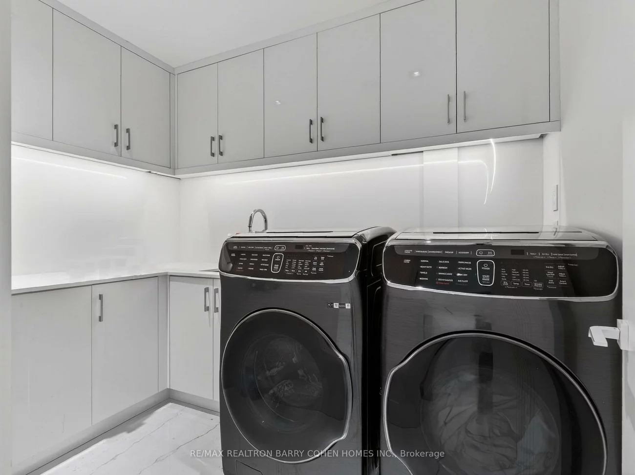 8, Cadmus, Newtonbrook East, Toronto