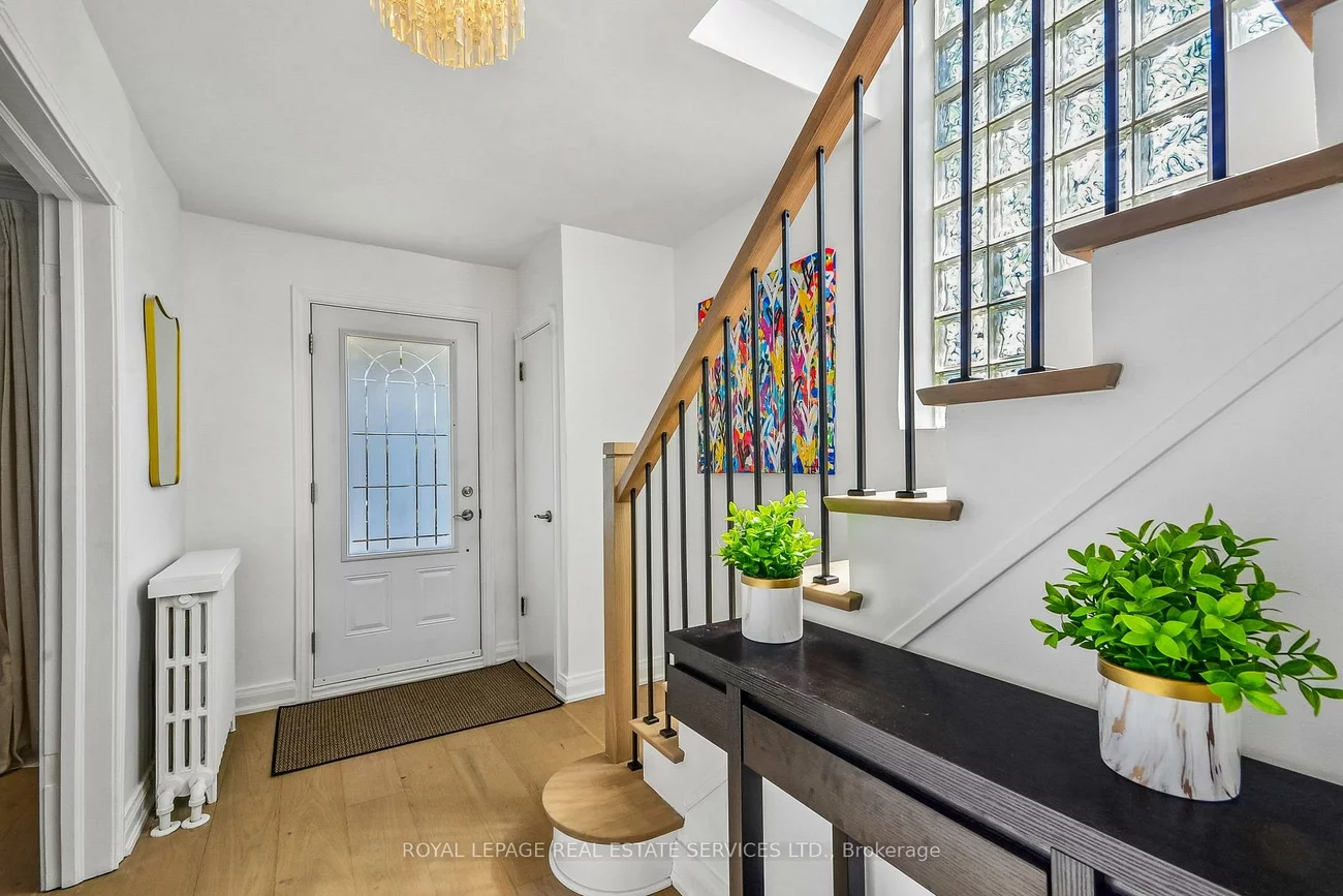 352, Winnett, Oakwood Village, Toronto