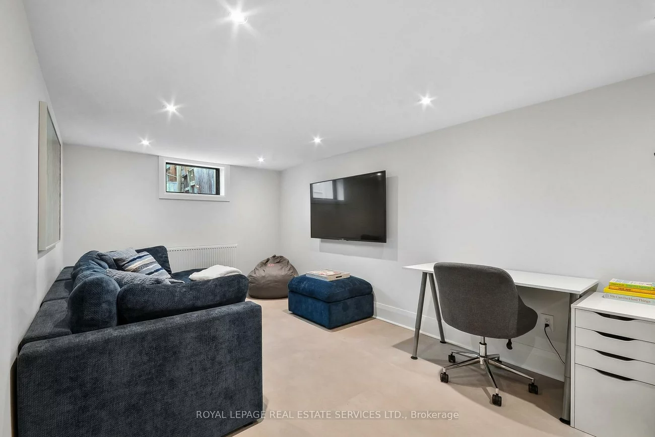 352, Winnett, Oakwood Village, Toronto