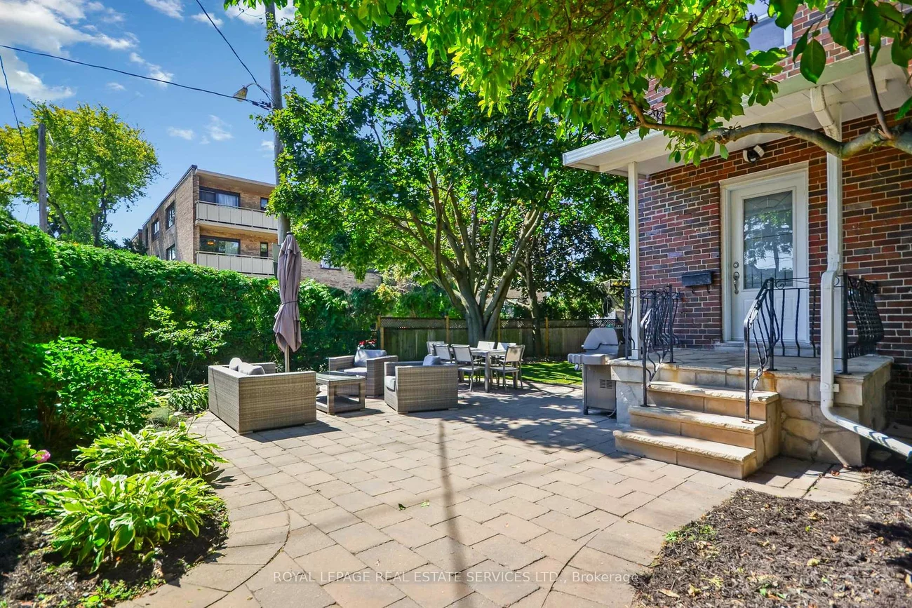 352, Winnett, Oakwood Village, Toronto