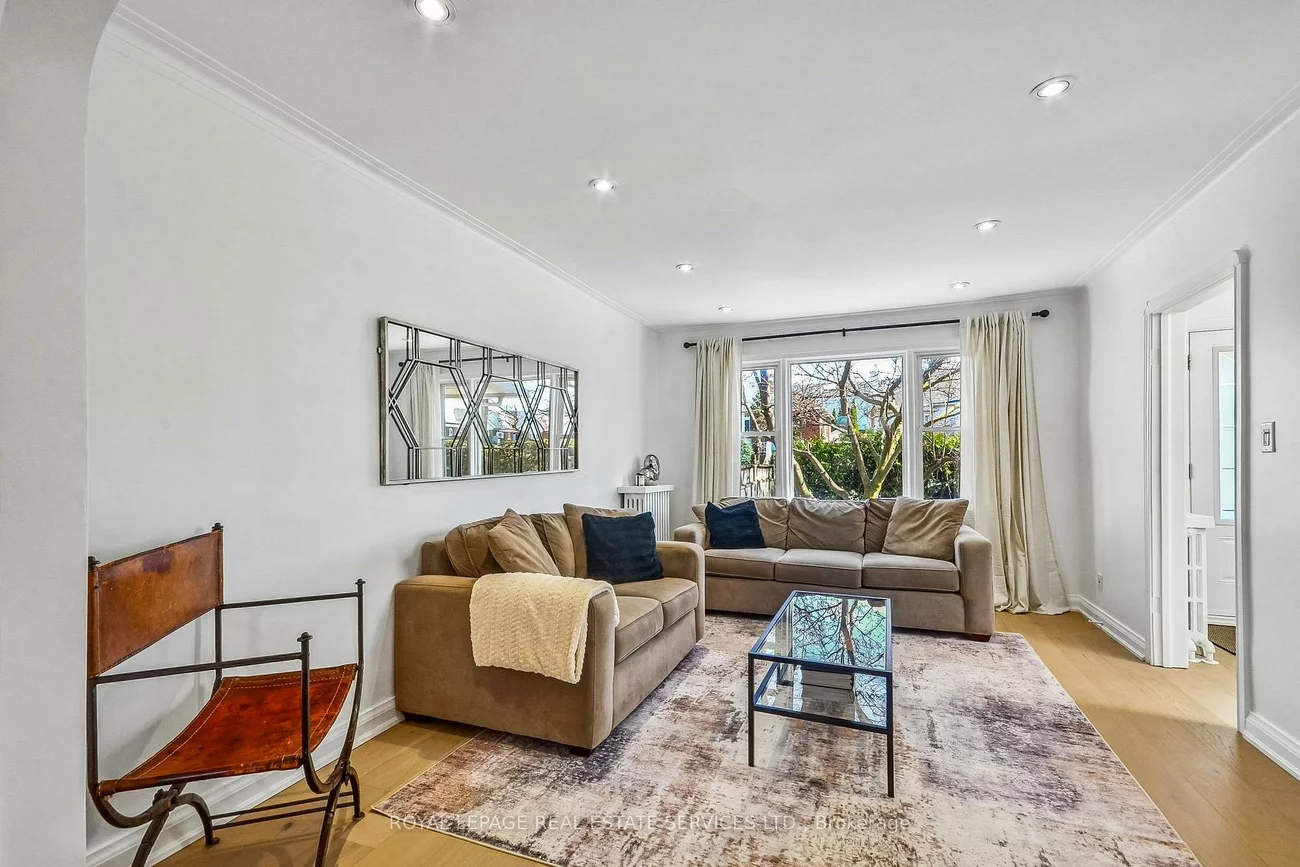 352, Winnett, Oakwood Village, Toronto