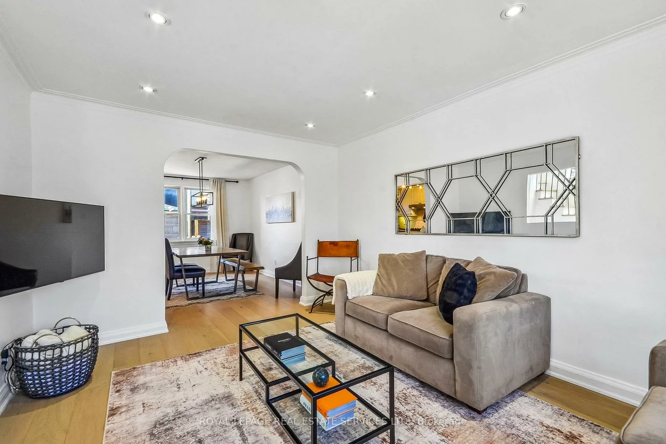 352, Winnett, Oakwood Village, Toronto