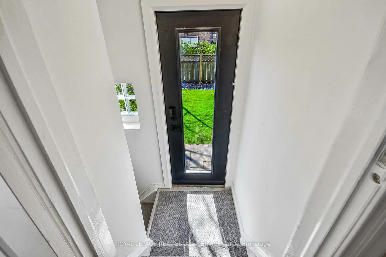 352, Winnett, Oakwood Village, Toronto