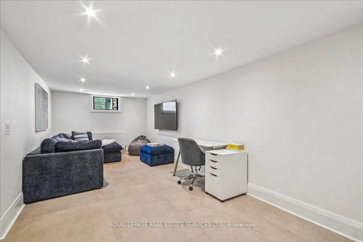 352, Winnett, Oakwood Village, Toronto