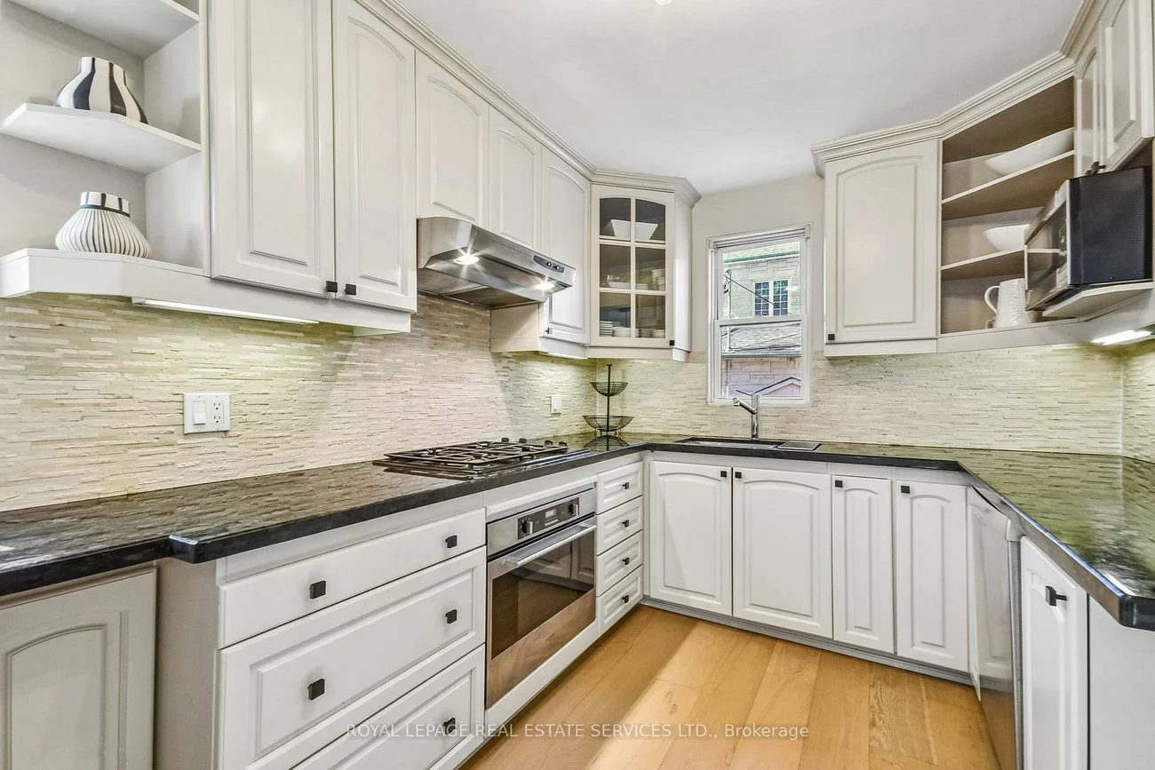 352, Winnett, Oakwood Village, Toronto