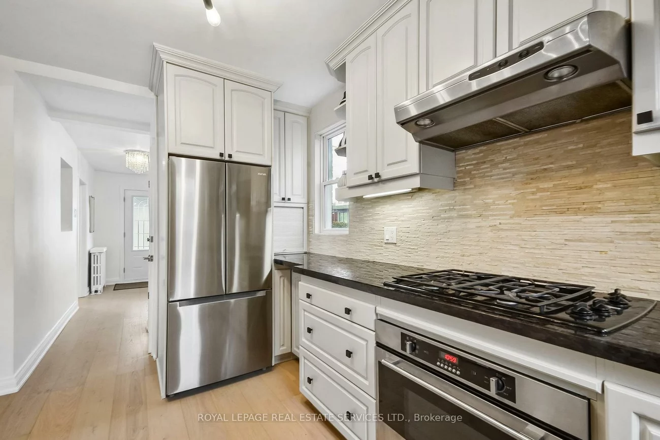 352, Winnett, Oakwood Village, Toronto