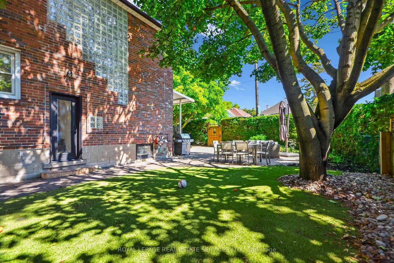 352, Winnett, Oakwood Village, Toronto