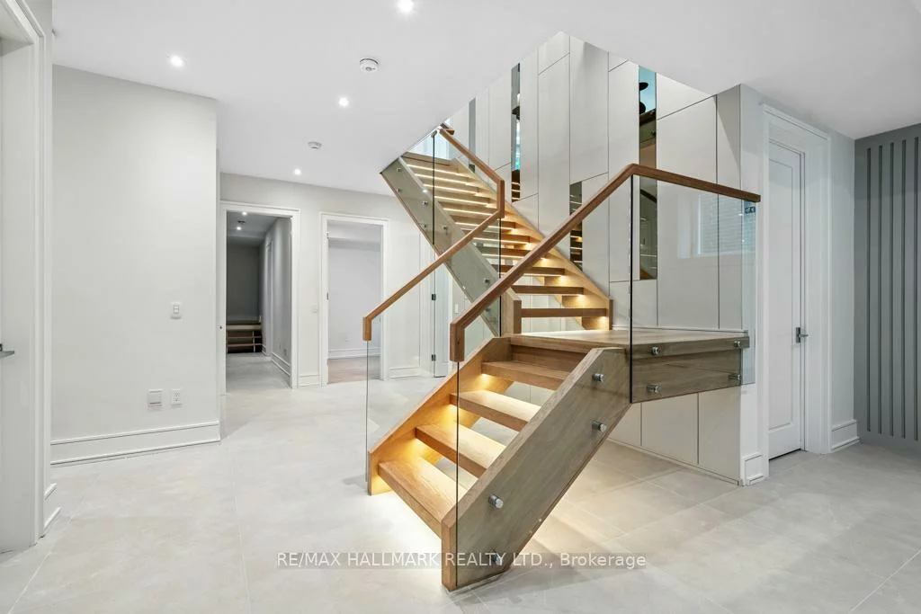 215, Northwood, Newtonbrook East, Toronto