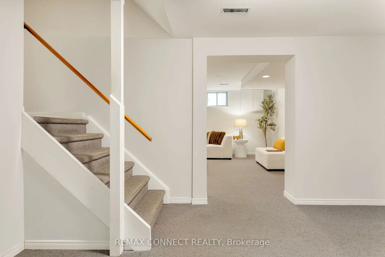 16, Shadberry, Hillcrest Village, Toronto