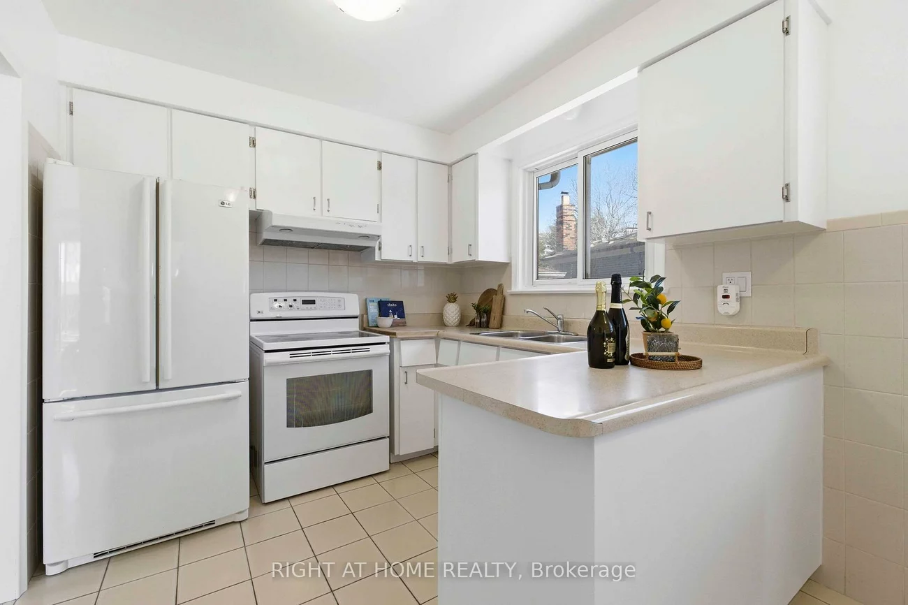 106, Fortrose, Parkwoods-Donalda, Toronto