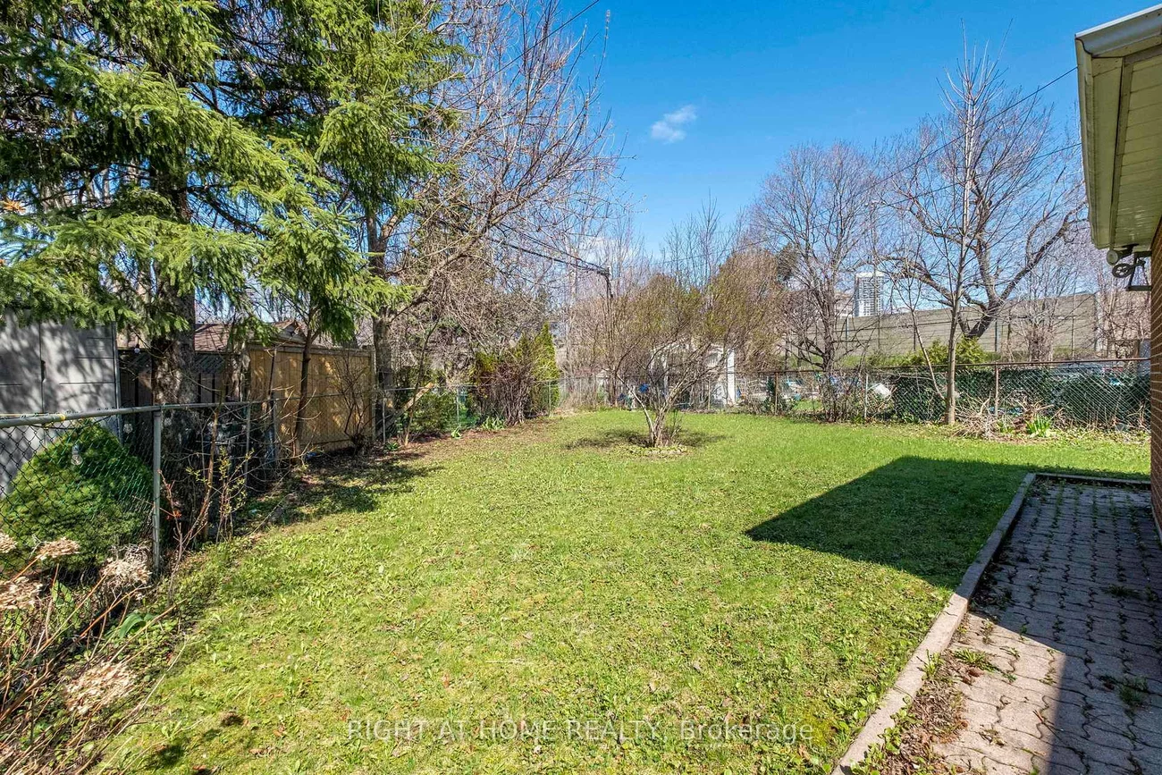 106, Fortrose, Parkwoods-Donalda, Toronto