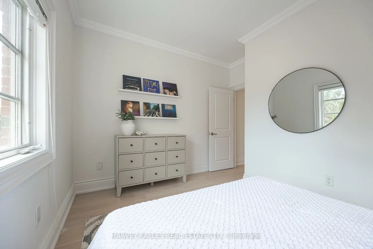 115, Florence, Little Portugal, Toronto