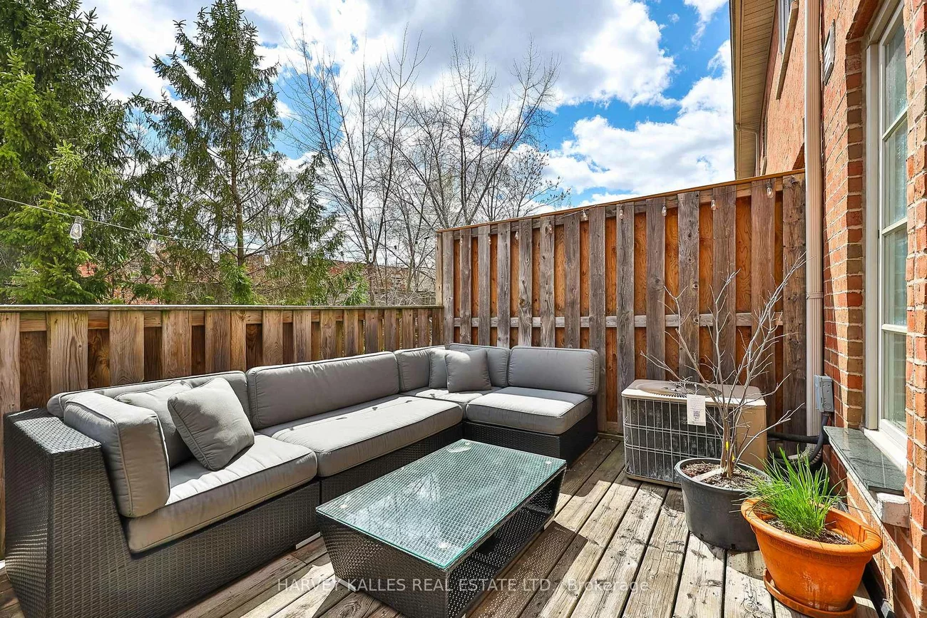 115, Florence, Little Portugal, Toronto