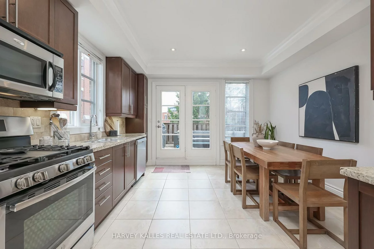 115, Florence, Little Portugal, Toronto