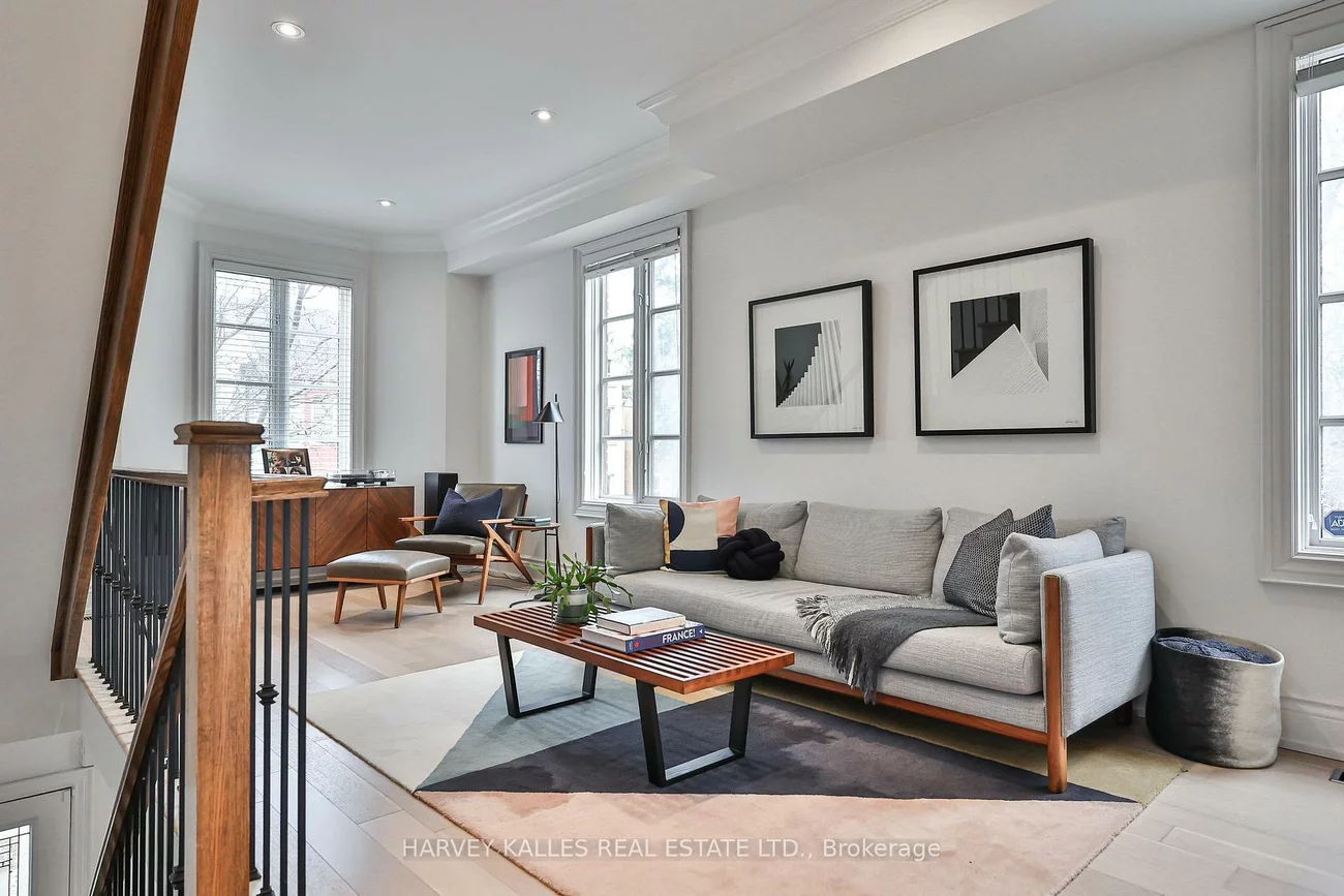 115, Florence, Little Portugal, Toronto