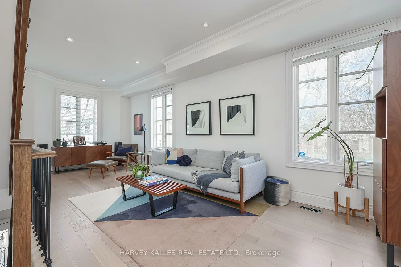 115, Florence, Little Portugal, Toronto