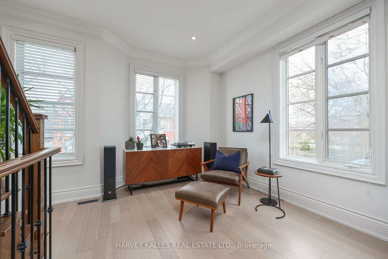 115, Florence, Little Portugal, Toronto