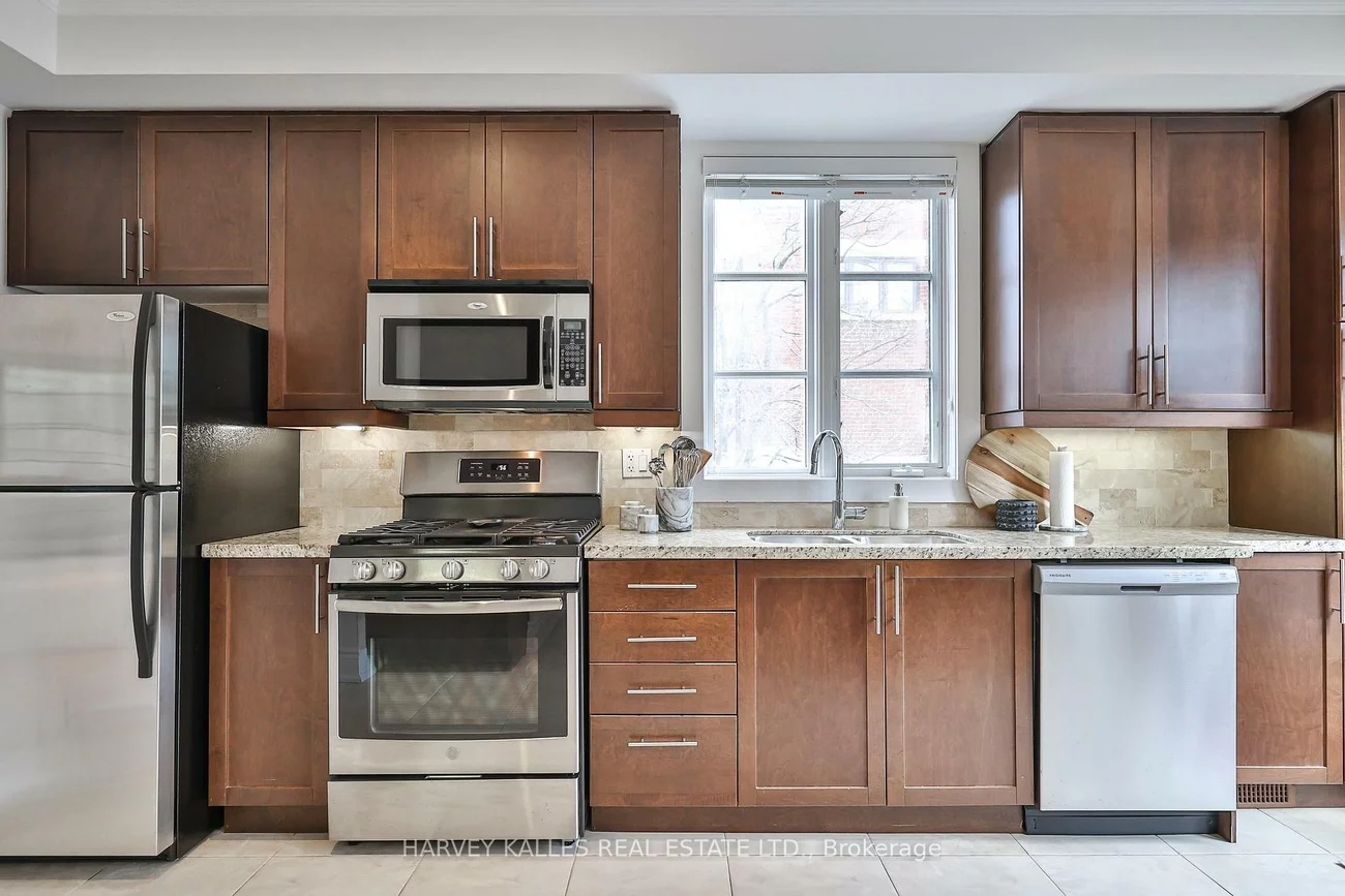 115, Florence, Little Portugal, Toronto