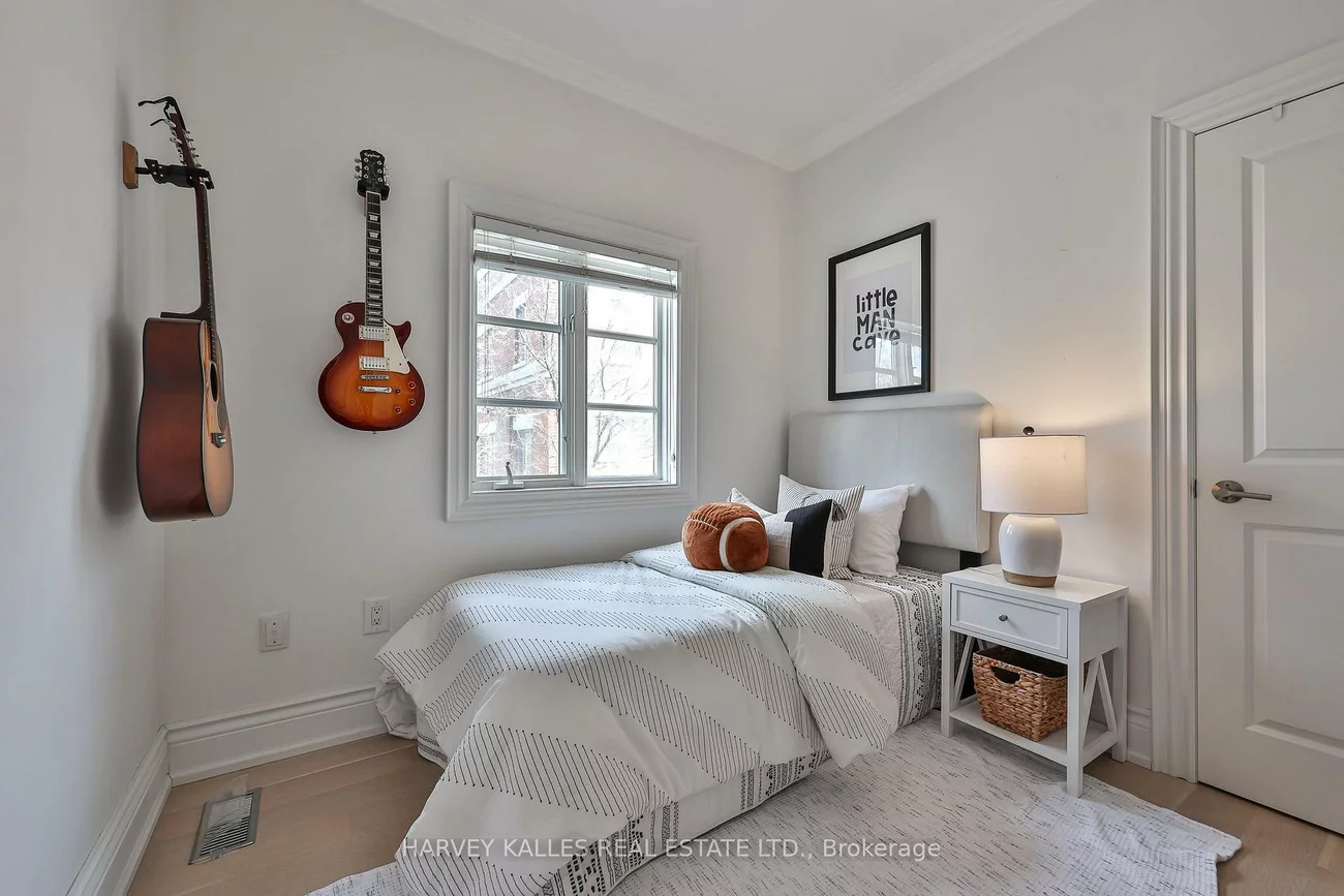 115, Florence, Little Portugal, Toronto