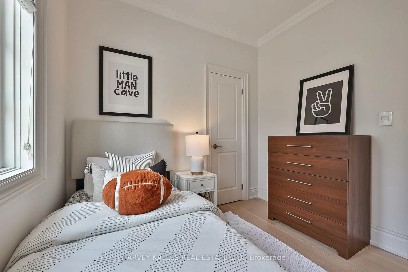 115, Florence, Little Portugal, Toronto