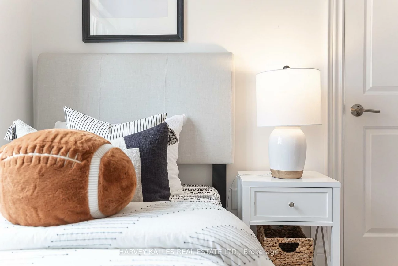 115, Florence, Little Portugal, Toronto