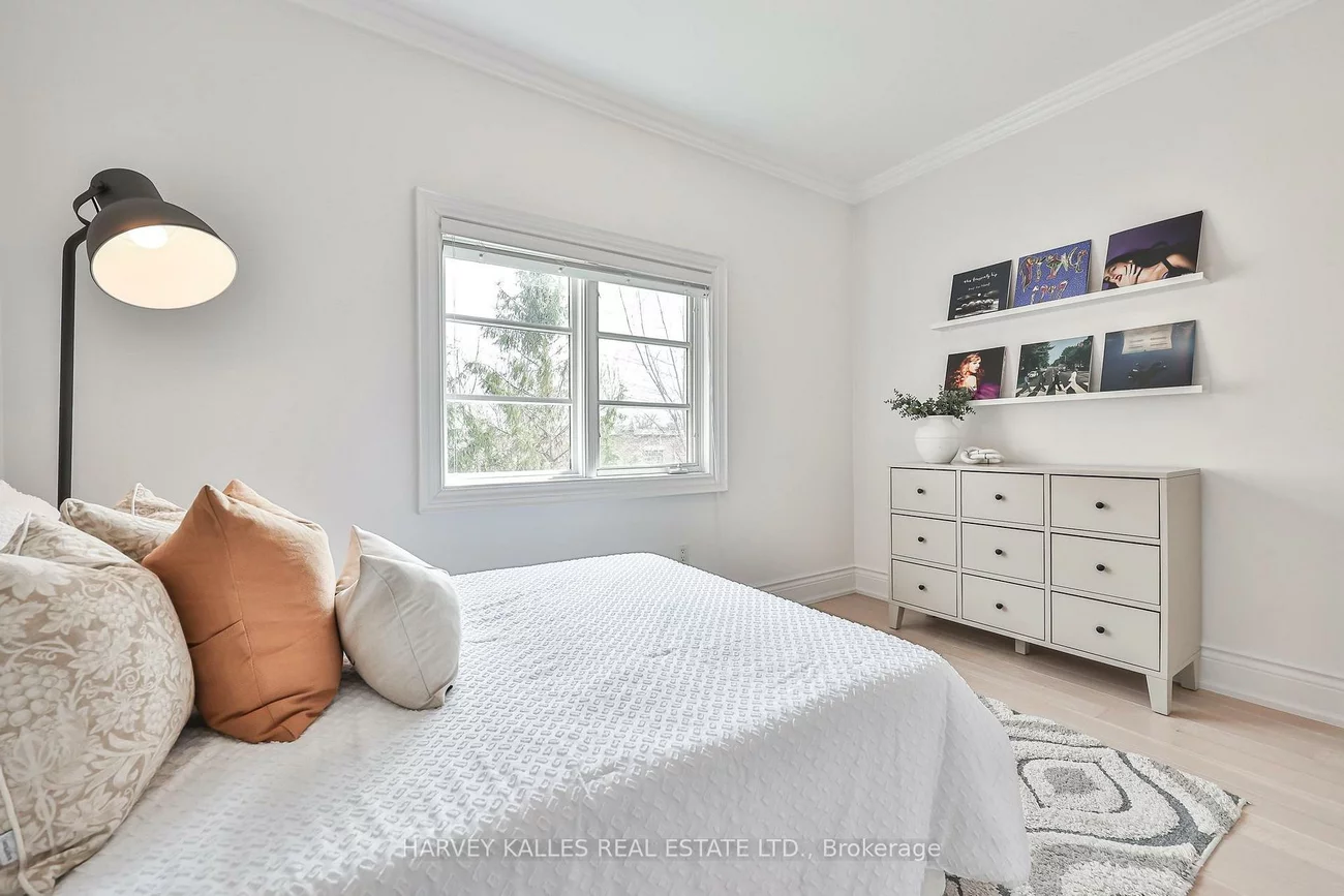 115, Florence, Little Portugal, Toronto