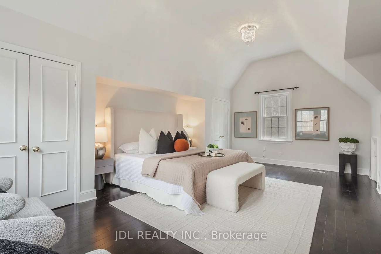 6, Farmingdale, Bayview Village, Toronto