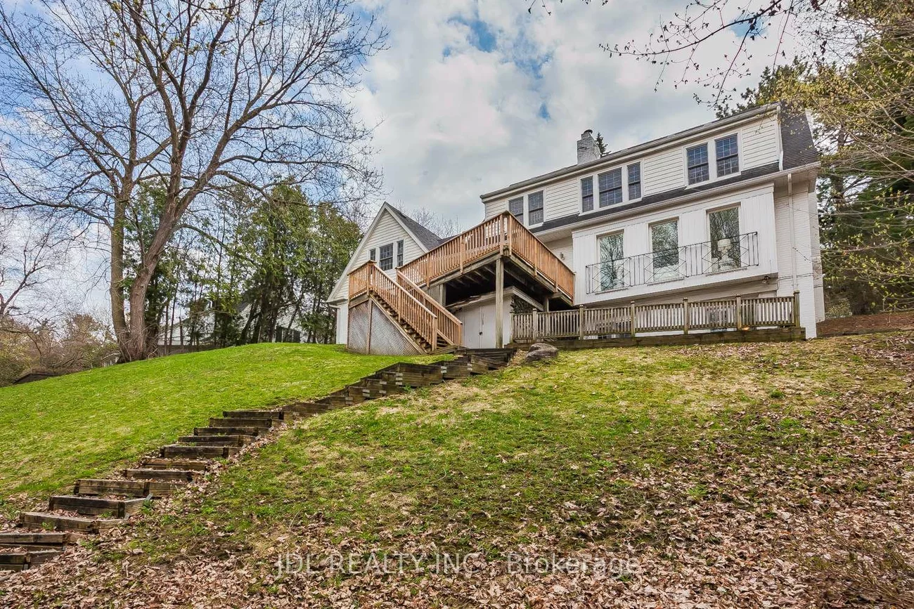6, Farmingdale, Bayview Village, Toronto