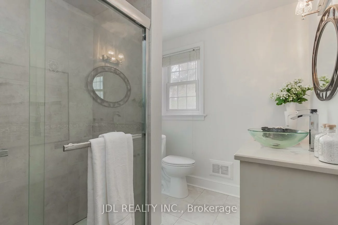 6, Farmingdale, Bayview Village, Toronto
