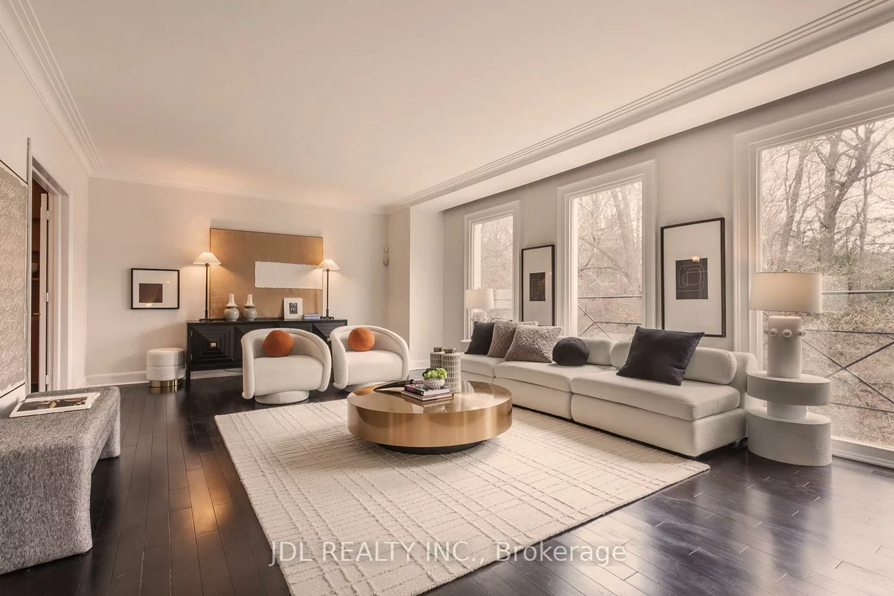 6, Farmingdale, Bayview Village, Toronto