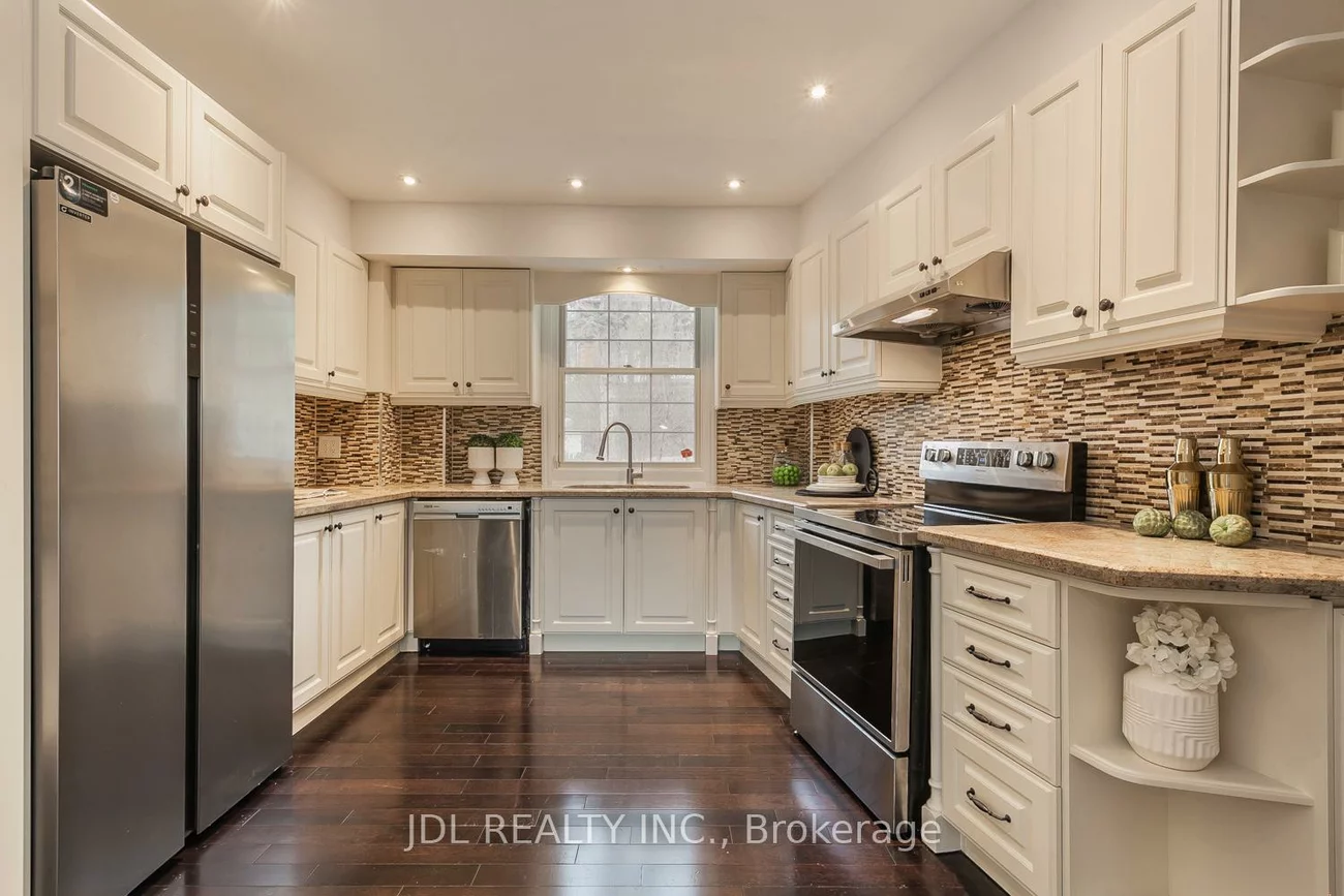 6, Farmingdale, Bayview Village, Toronto