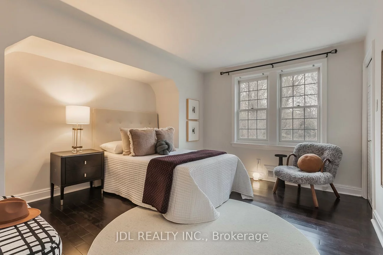 6, Farmingdale, Bayview Village, Toronto