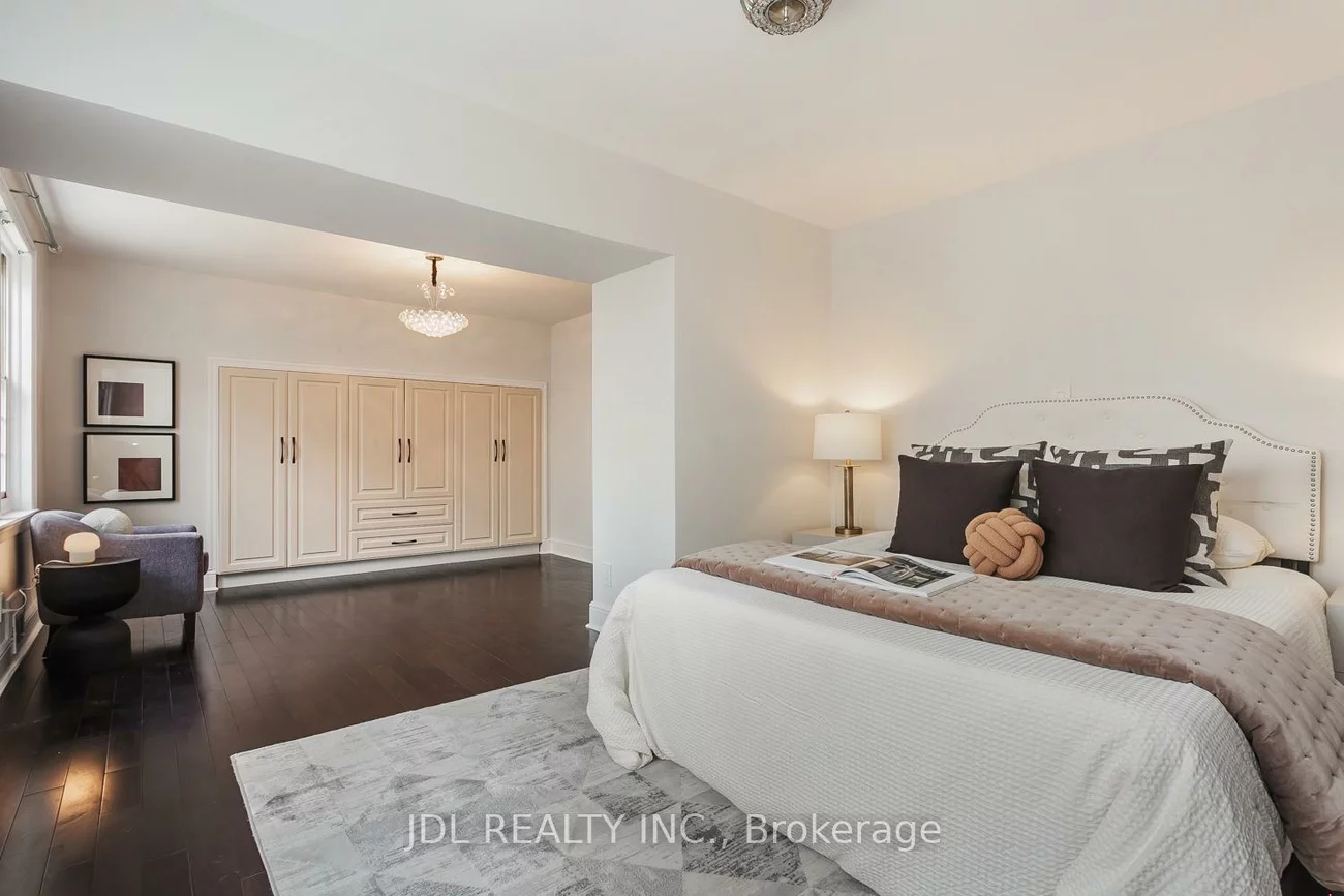 6, Farmingdale, Bayview Village, Toronto
