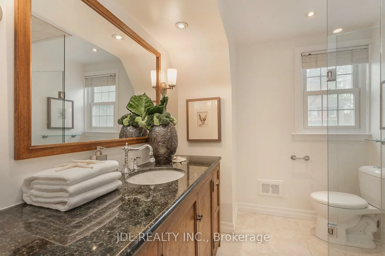 6, Farmingdale, Bayview Village, Toronto
